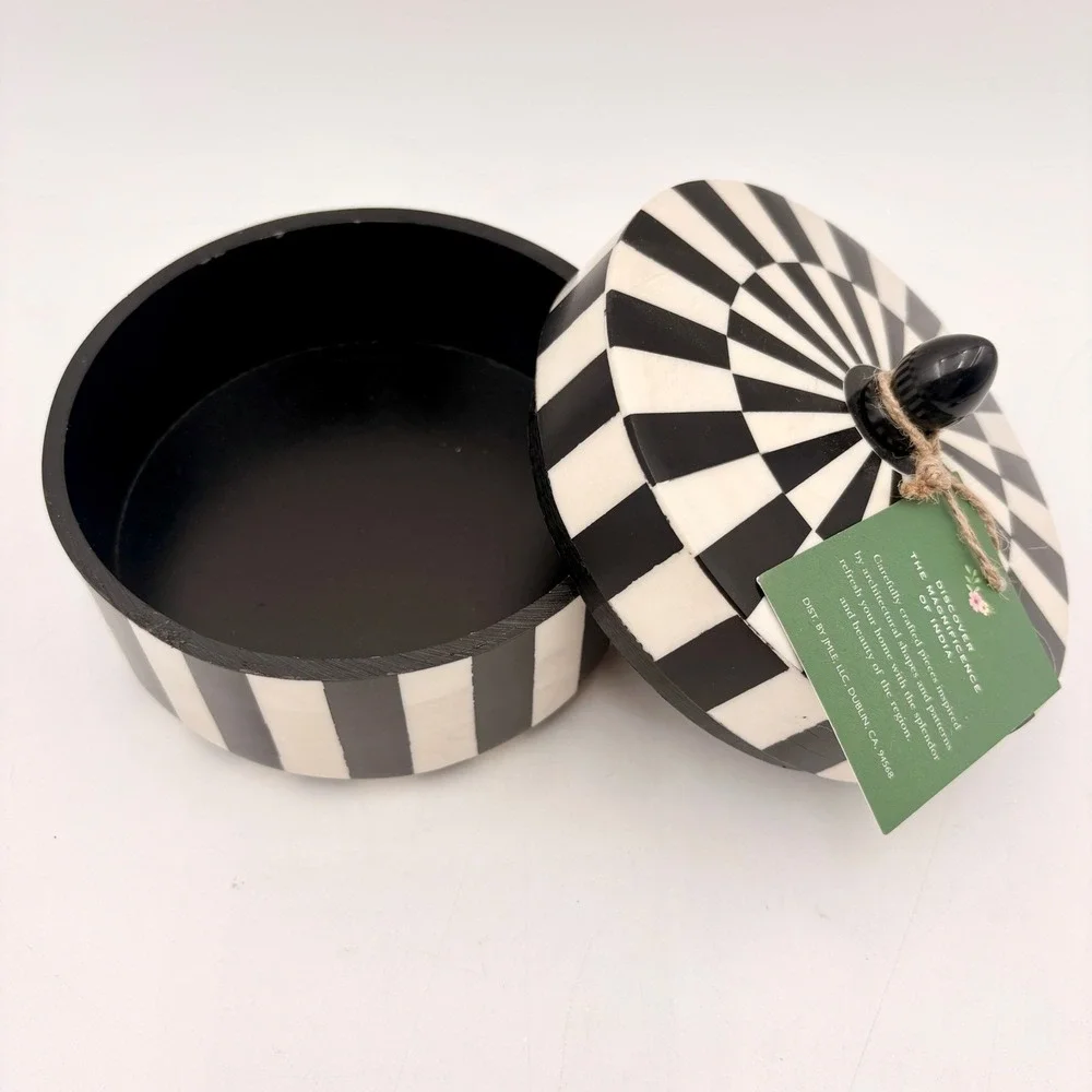 Handcrafted Black and White Striped Round Bone Inlay Style‎ Decorative Box India